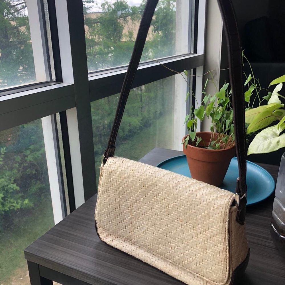 ♡ liz claiborne straw purse with leopard inside print ♡